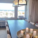 Zeedijk Met Frontaal Zeezicht Nabij Rubensplein En Casino, 20m Knokke-Heist