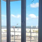 Zeedijk Met Frontaal Zeezicht Nabij Rubensplein En Casino, 20m Διαμέρισμα Knokke-Heist