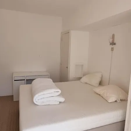 Zeedijk Met Frontaal Zeezicht Nabij Rubensplein En Casino, 20m